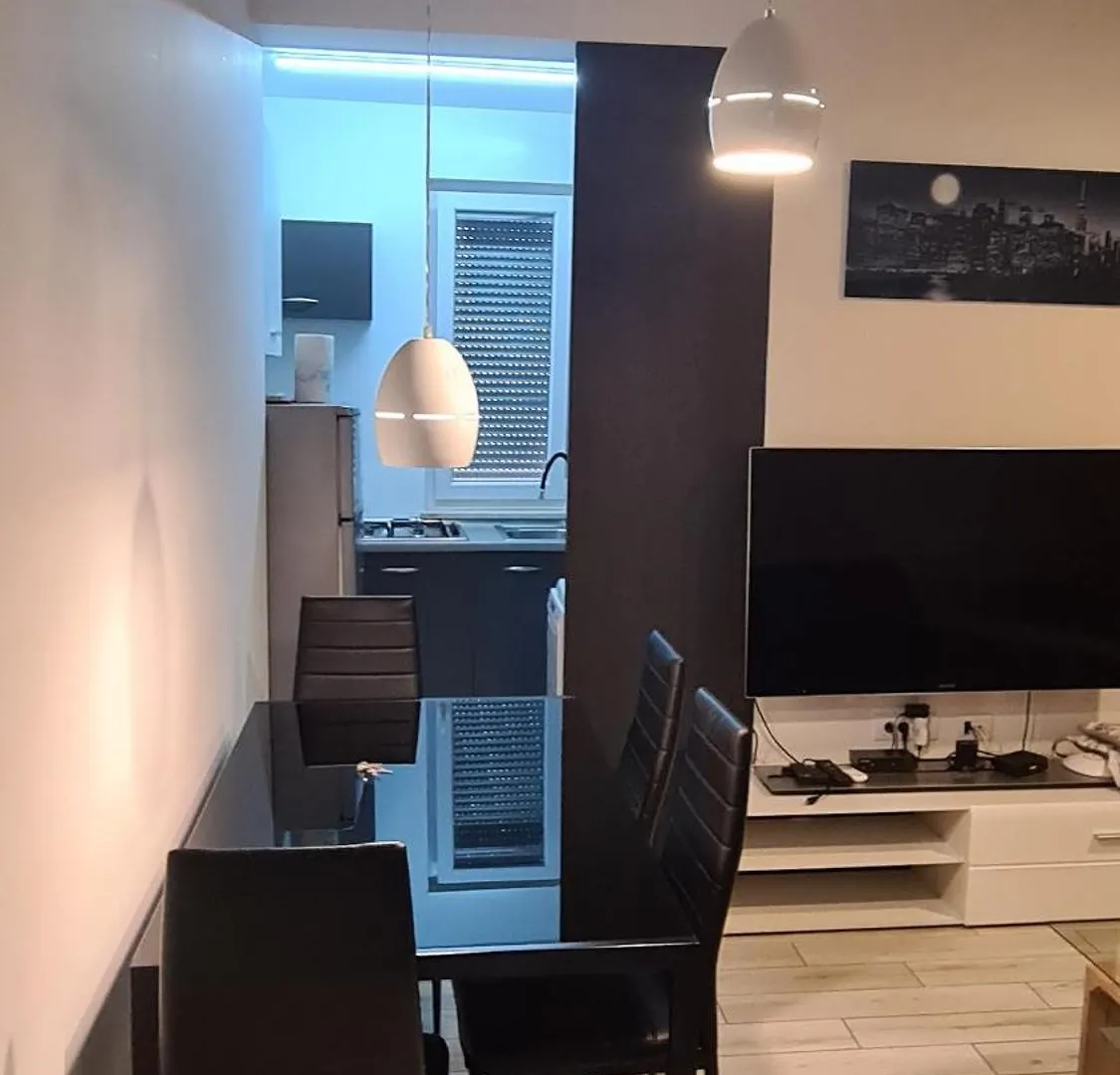 Apartments Peti Pula 0*,
