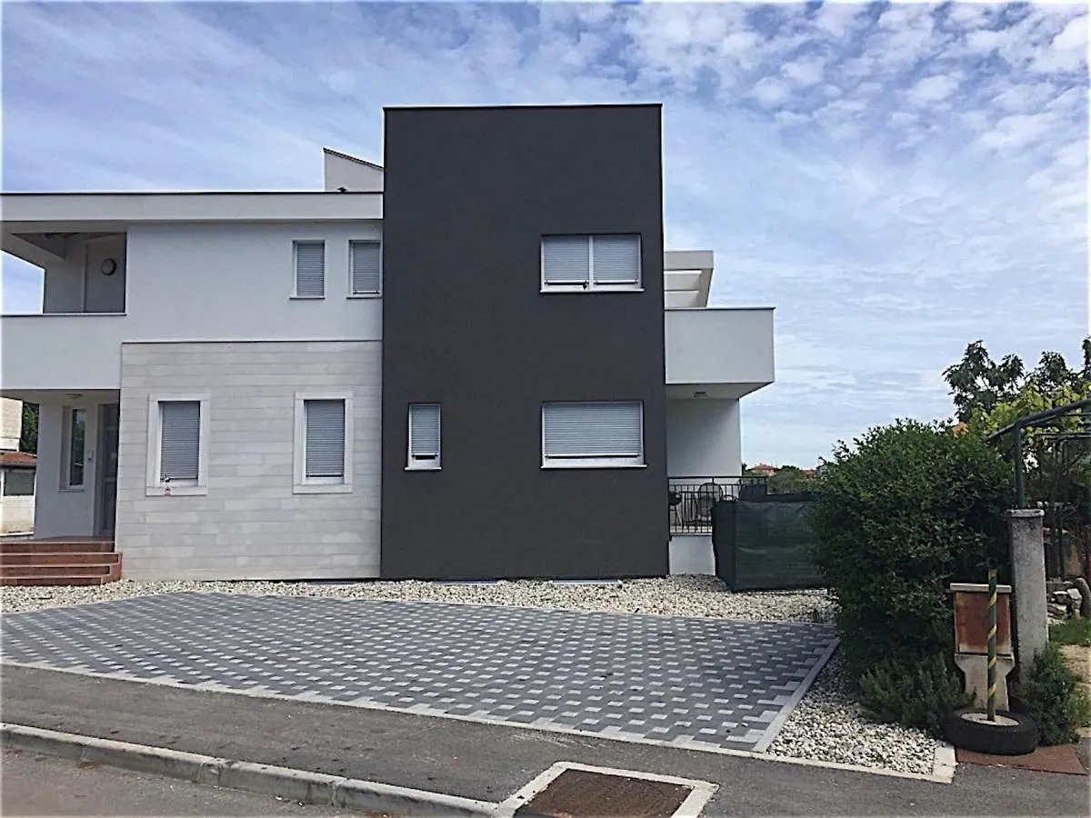Apartments Peti Pula 0*,